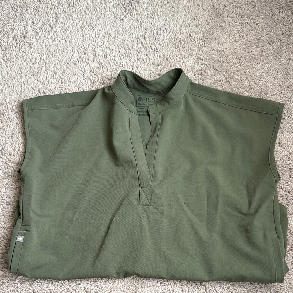 FIGS Rafaela scrub top.